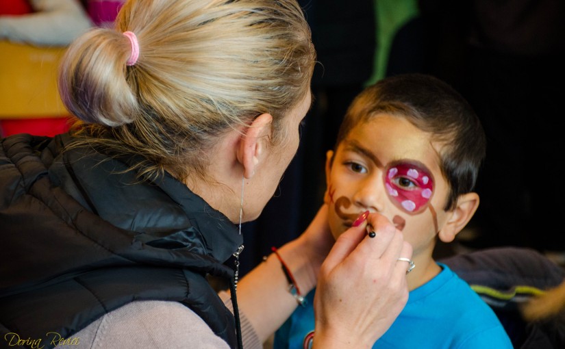 Bal mascat, activităţi creative, joacă, sănătate şi cadouri pentru copii din centre de plasament